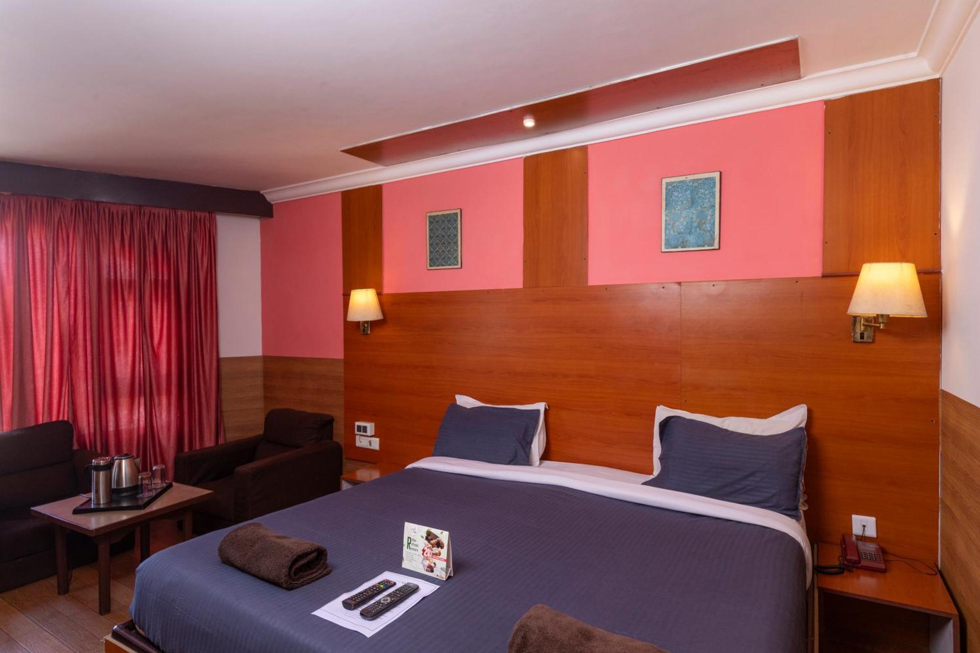 Devi Enterprises - Hotel Khems Ooty Dış mekan fotoğraf