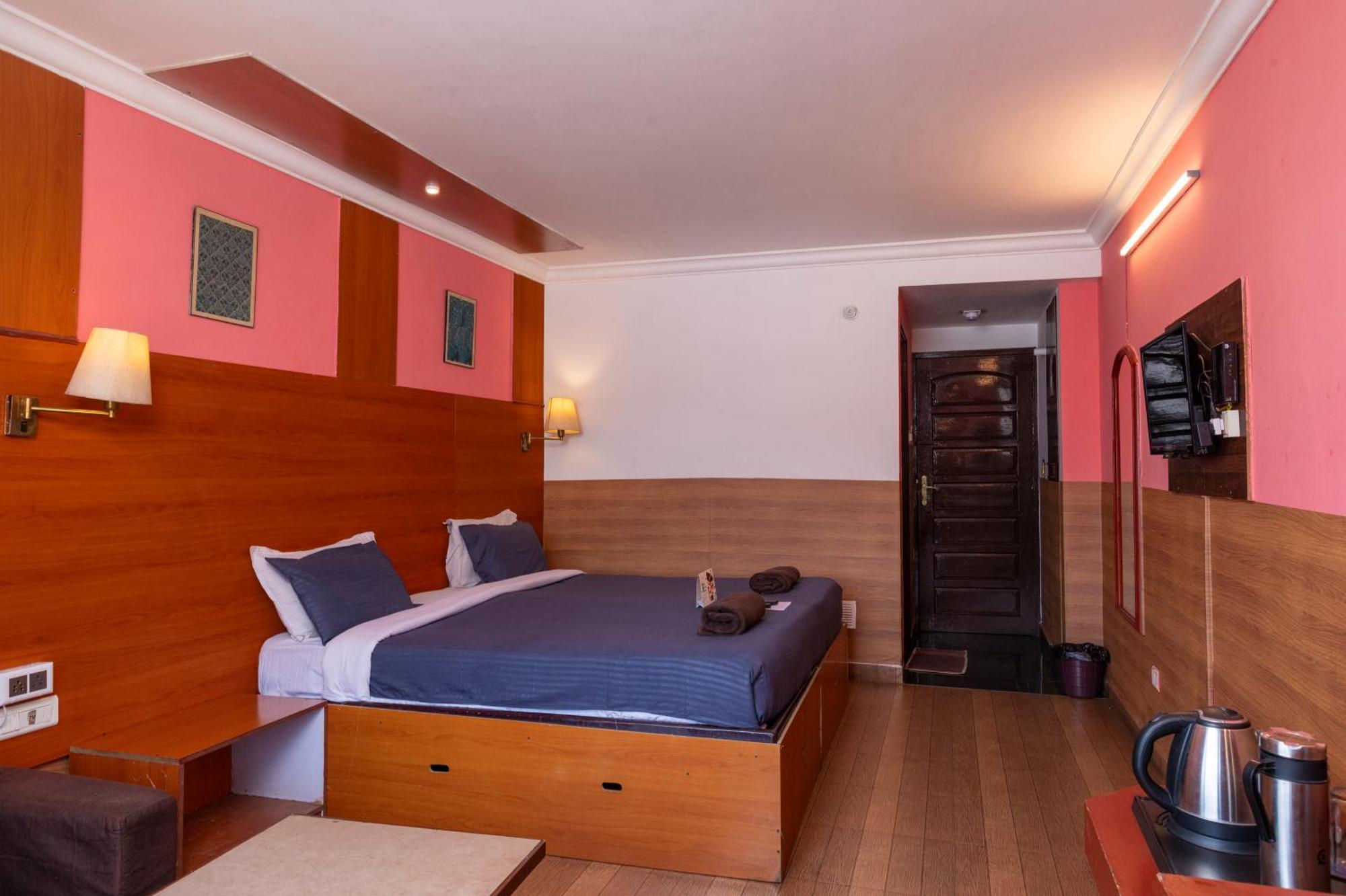 Devi Enterprises - Hotel Khems Ooty Dış mekan fotoğraf