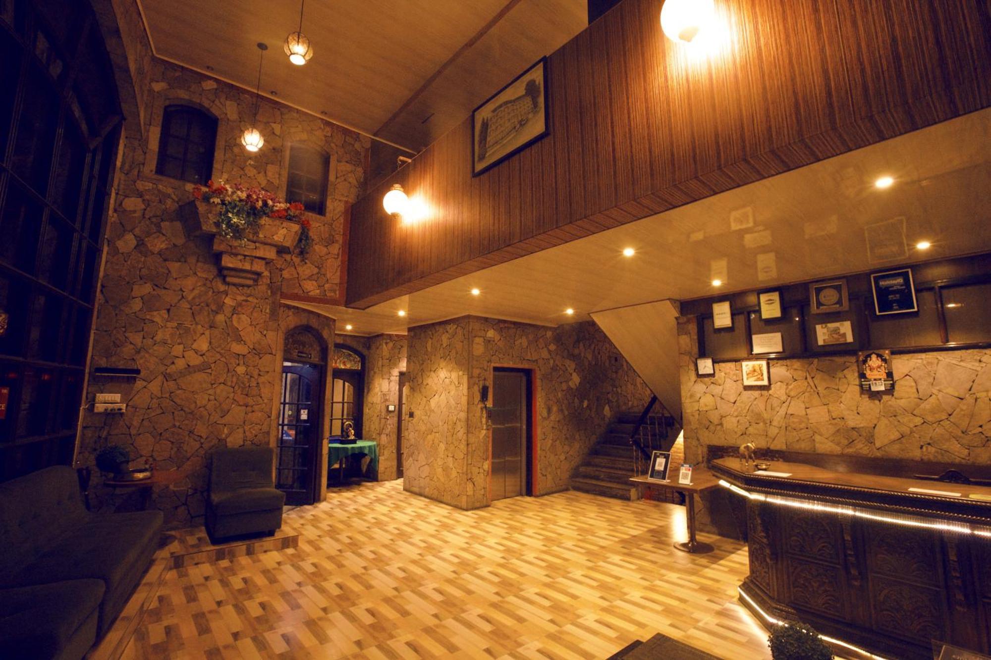 Devi Enterprises - Hotel Khems Ooty Dış mekan fotoğraf