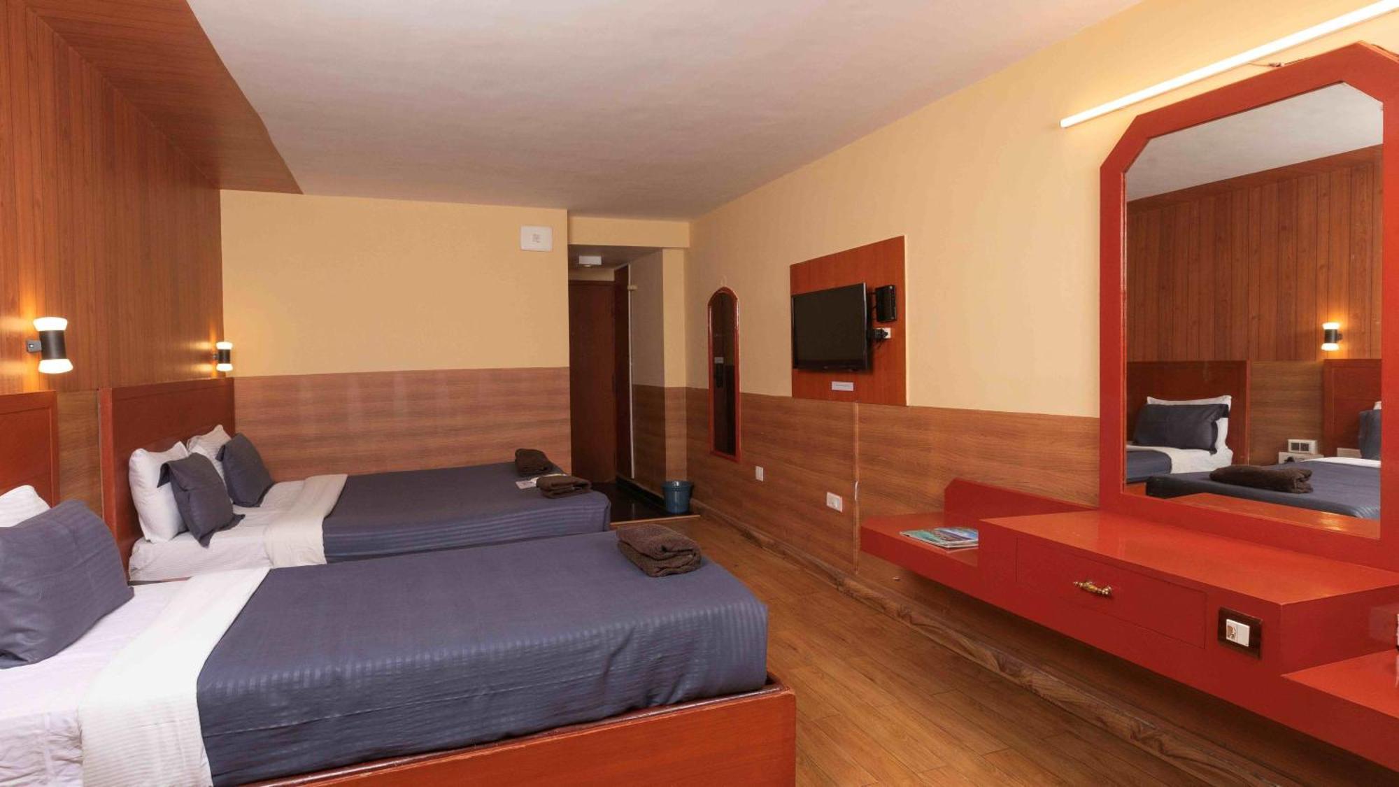 Devi Enterprises - Hotel Khems Ooty Dış mekan fotoğraf