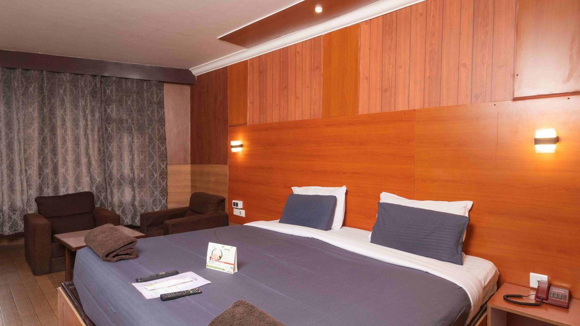 Devi Enterprises - Hotel Khems Ooty Dış mekan fotoğraf