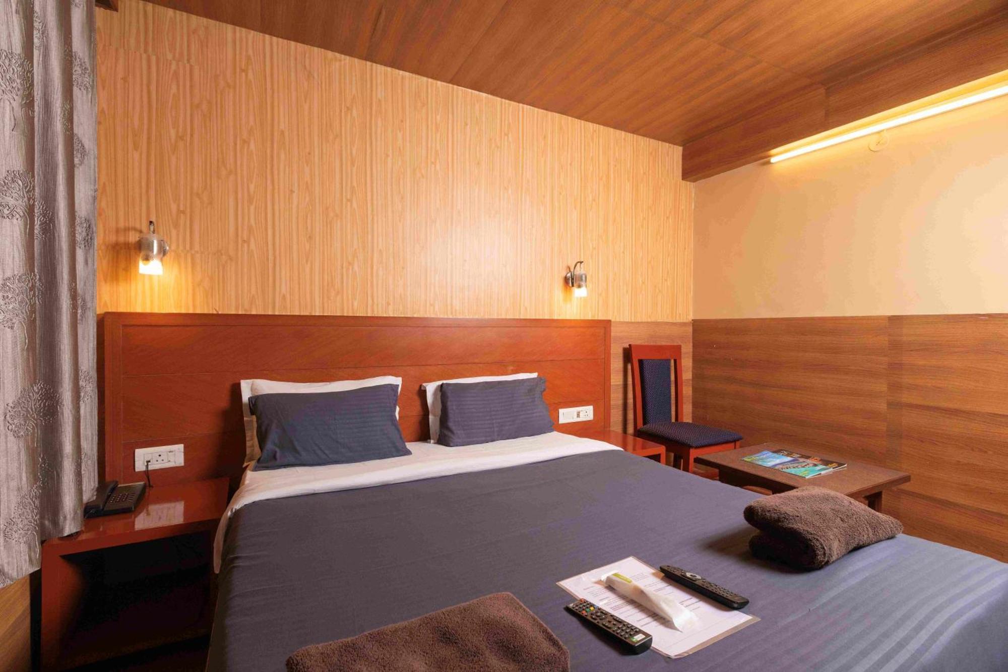 Devi Enterprises - Hotel Khems Ooty Dış mekan fotoğraf
